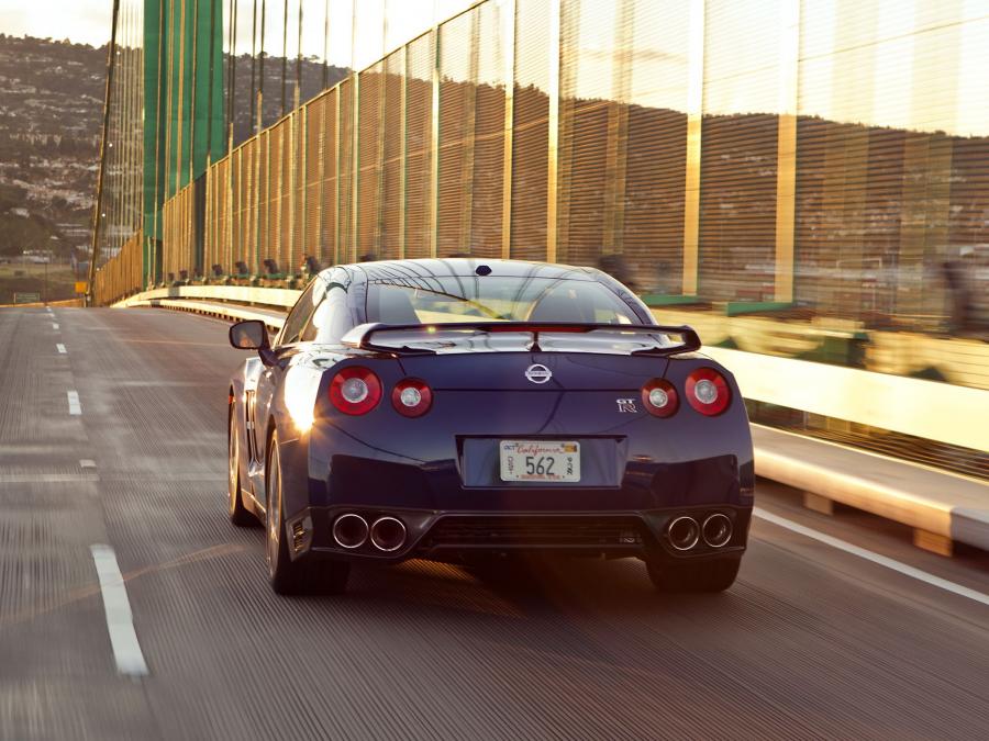  Nissan GT-R Black Edition 2010 года  (US) (фото 7 из 27)